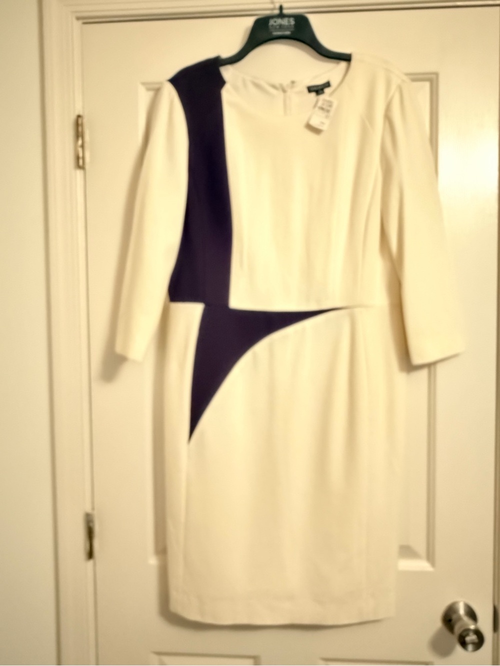 NWT Tahari Ivory and Black Long-Sleeve Dress size 14